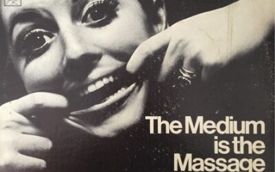 Marshall McLuhan: El Visionario que Predijo el Internet y las Redes Sociales